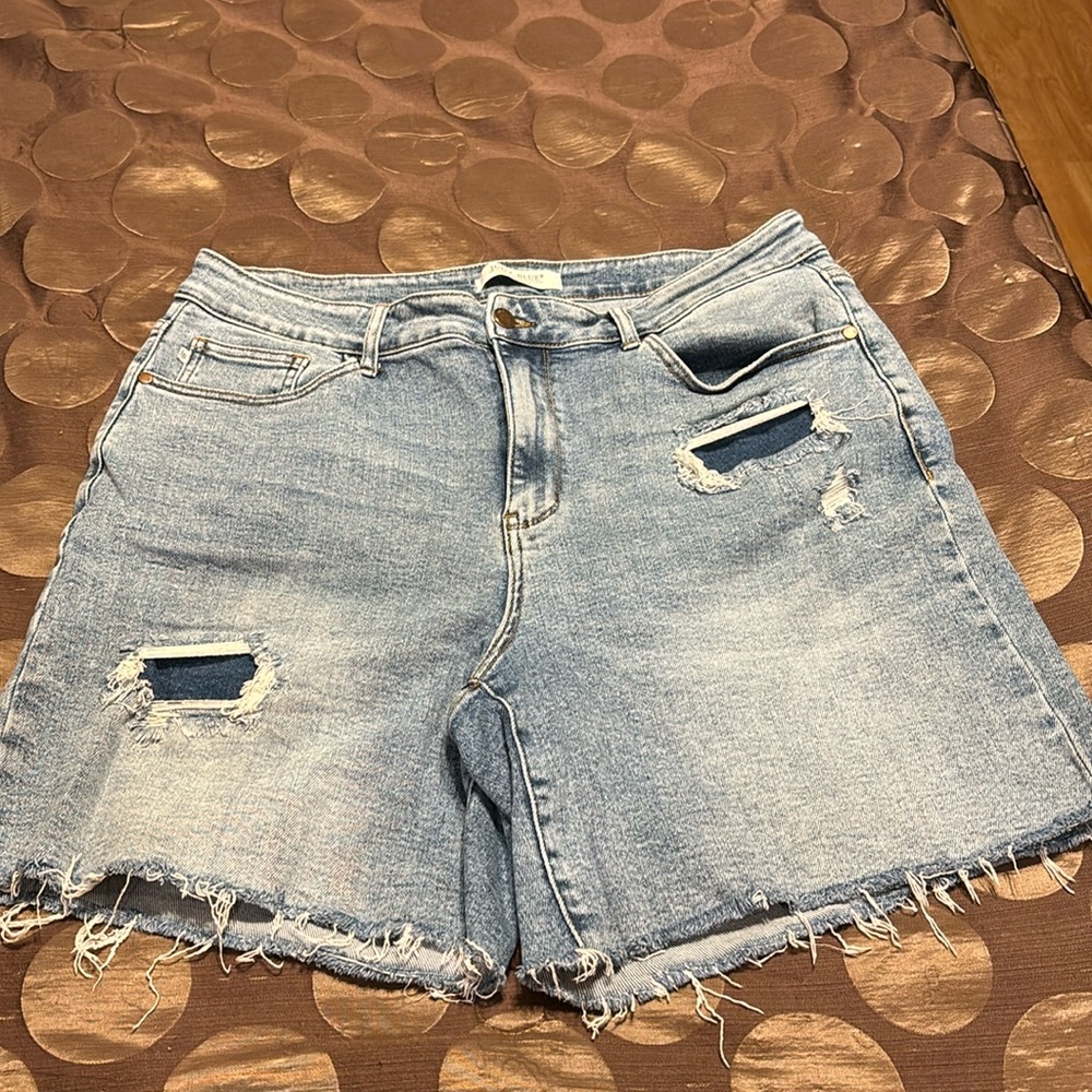 Just blue distressed shorts